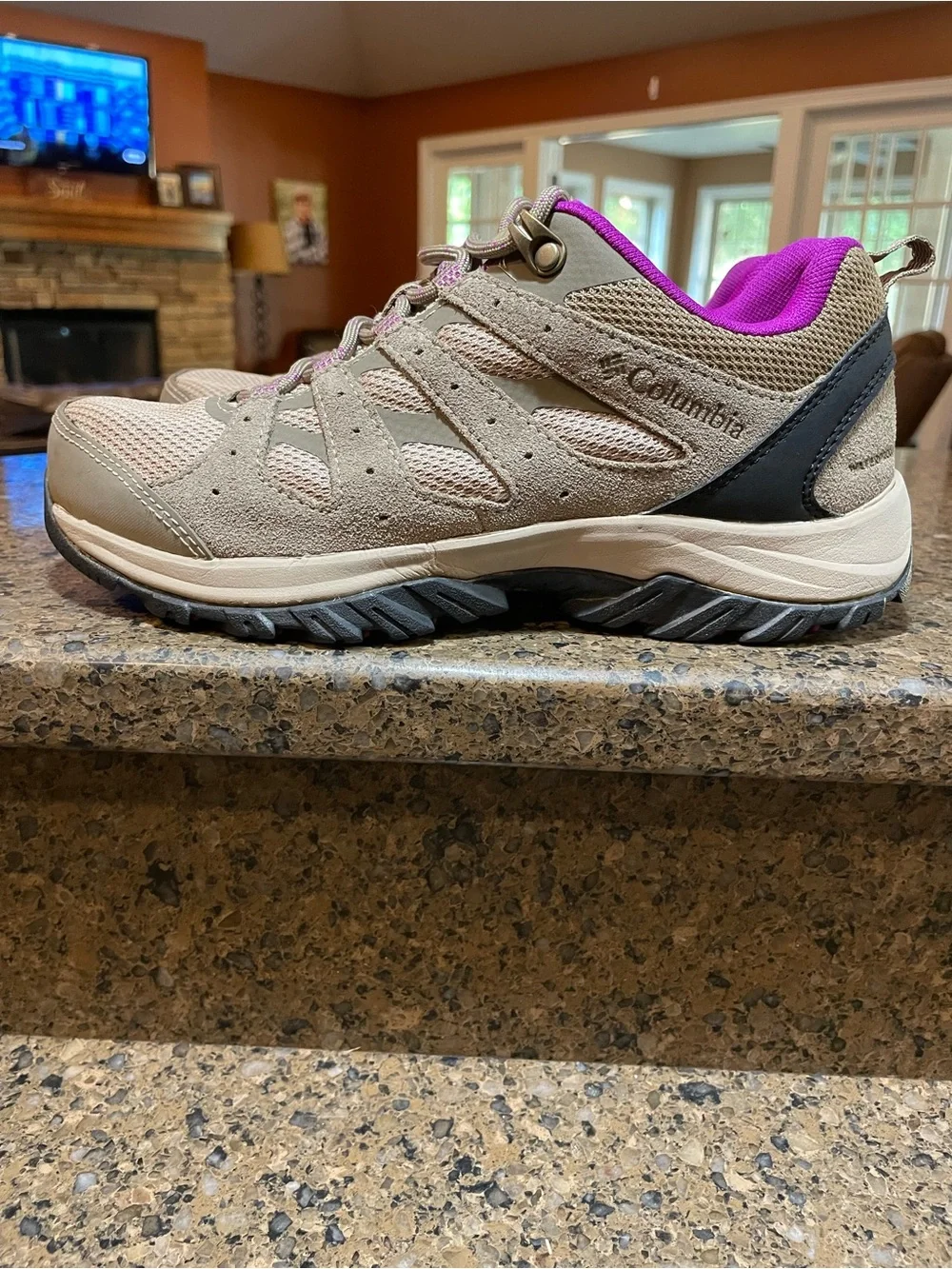 Columbia Omni Tech Redmond III Waterproof Hiking Shoe Womens Sz 7 Taupe Fuschia
